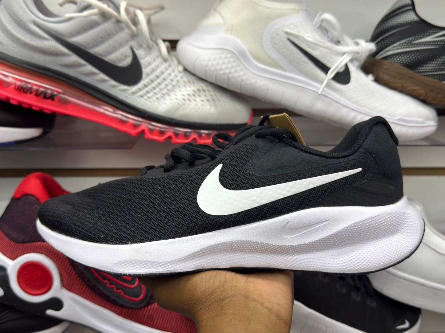 Nike Revolution 8