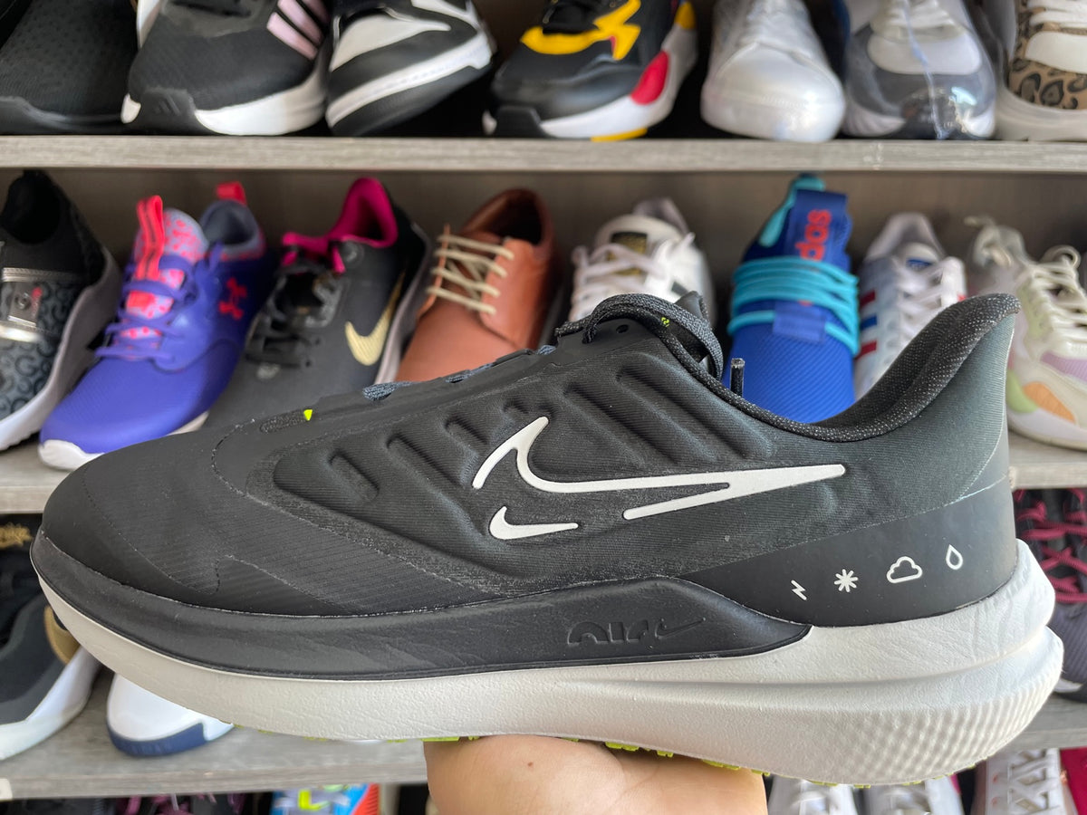 Nike Winflo 11 Shield negro
