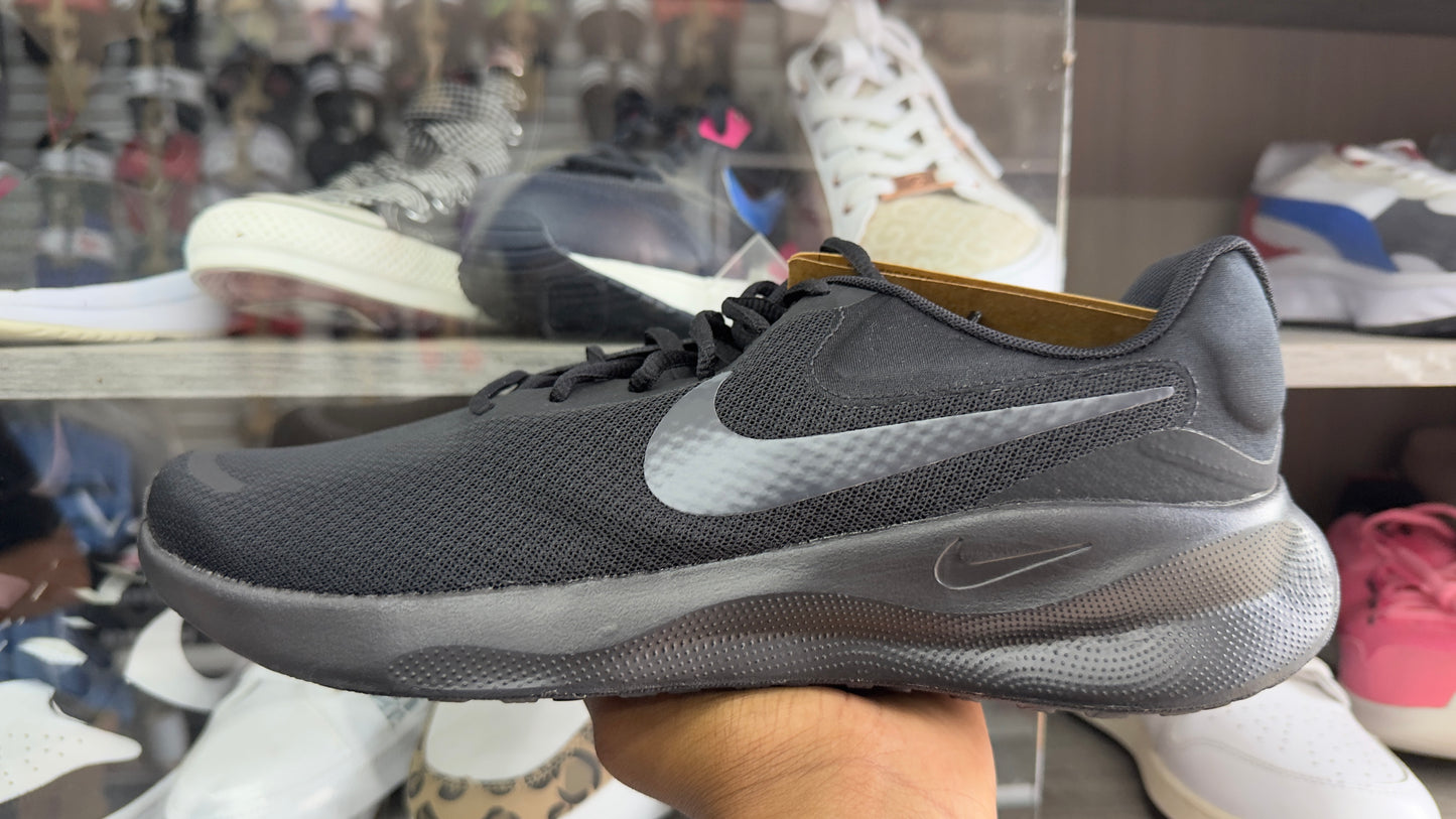 Nike Revolution 7