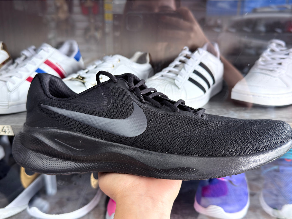 Nike Revolution 7