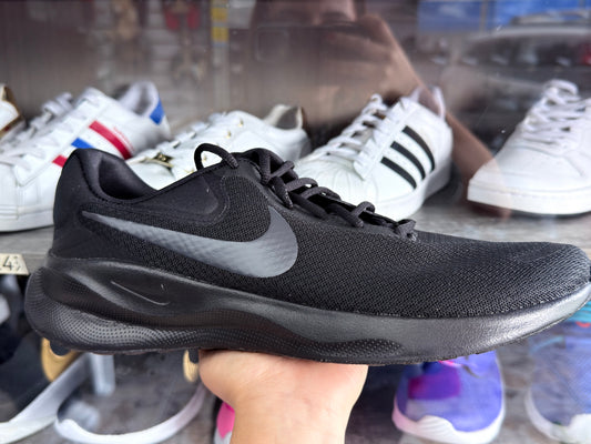 Nike Revolution 7