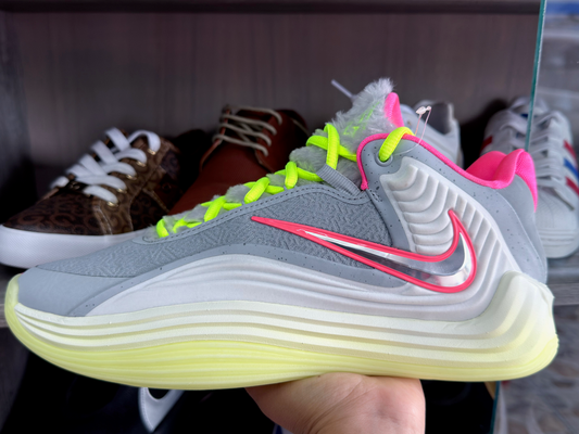 Nike LeBron Witness 7