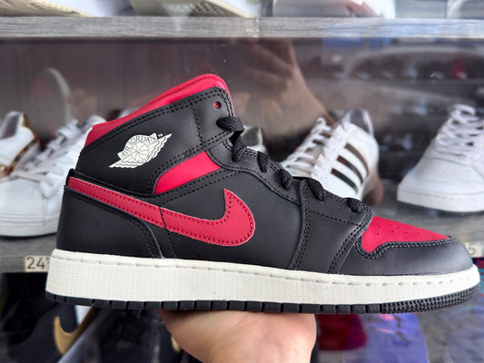 Air Jordan 1 Mid “Alternate Bred”